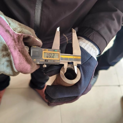 I tubi senza saldatura duplex di acciaio inossidabile di UNS S32205 2507 hanno marinato il rivestimento lucidato luminoso